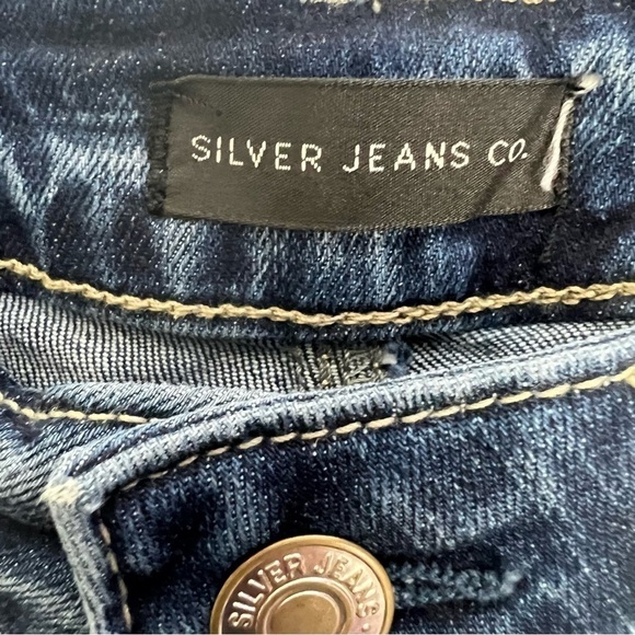 NWT SILVER Women’s Boyfriend Blue Jean Shorts Sz 2 Distressed Stretch Pockets - Picture 3 of 13